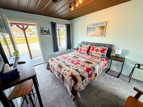 Classic Single Room | Free WiFi - Peninsula Point Lodge (Rapid River)