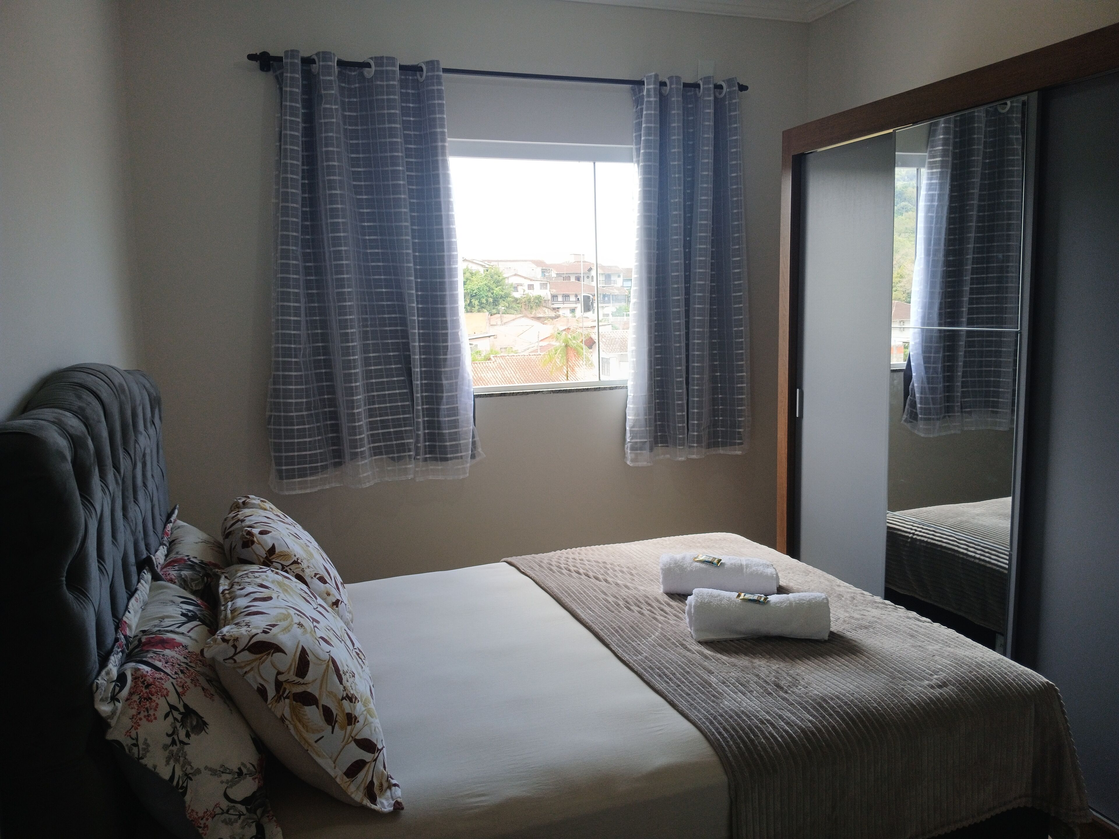 2 makuuhuonetta, silitysrauta/-lauta, ilmainen Wi-Fi, vuodevaatteet