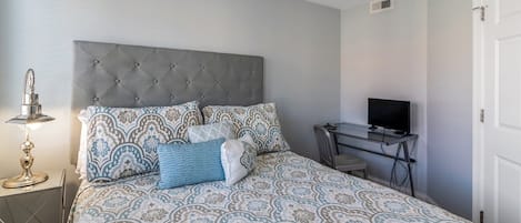 Desk, iron/ironing board, WiFi, bed sheets