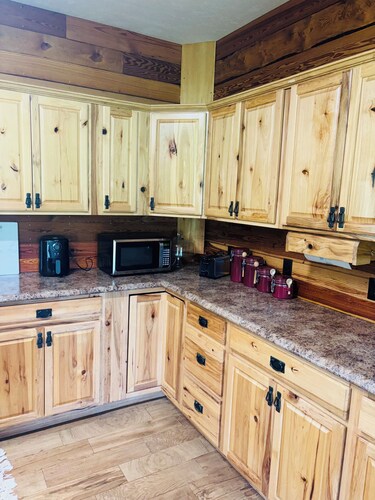 Cozy Lakeside Cabin, Hot tub, Outdoor Fire pit. Star Gazing Zone!