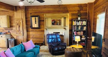 Lake front Farm Cabin, Hot Tub, Star Gazing with Telescope, Fire pit