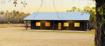 Lake front Farm Cabin, Hot Tub, Star Gazing with Telescope, Fire pit