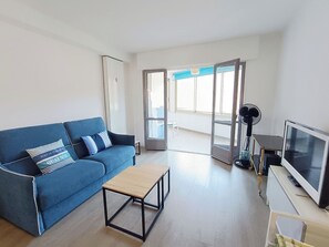 TV - Le Victor Hugo by Interhome (Saint-Raphaël)