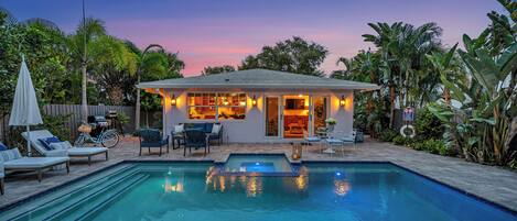 Een verwarmd zwembad