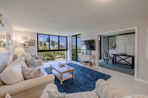 Beachfront Island Gem with lux amenities