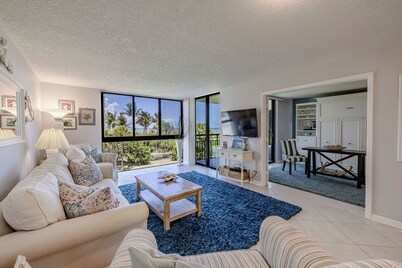 Beachfront Island Gem with lux amenities