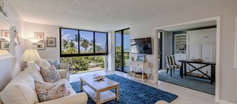 Beachfront Island Gem with lux amenities