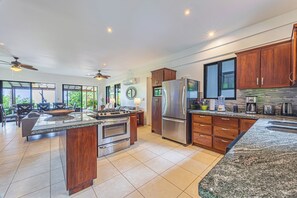 Private kitchen - Panoramic Ocean & Valley view Home, Brisa Hermosa (Provincia de Puntarenas)