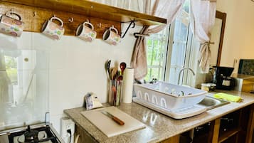 Comfort Studio, Garden View | Private kitchen | Full-size fridge, microwave