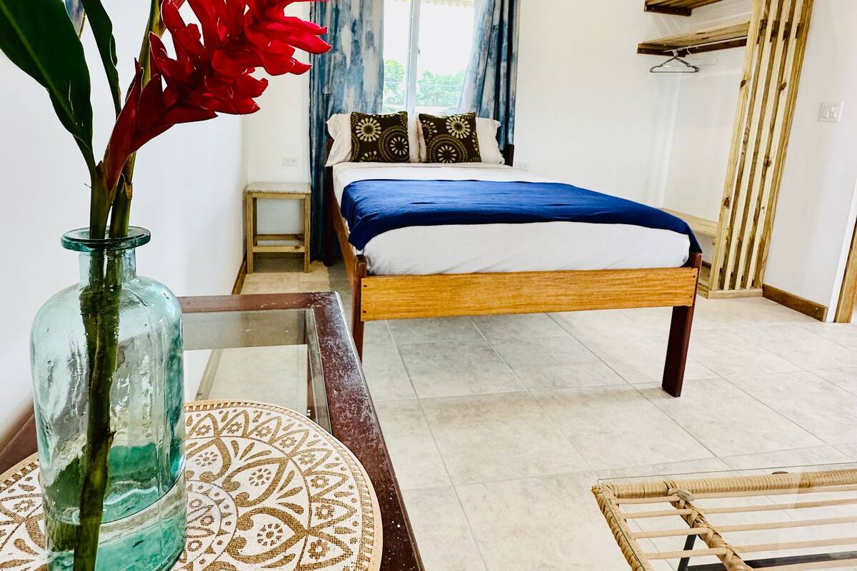 デラックス スタジオ ガーデンビュー | ノートパソコン用作業スペース、WiFi (無料)