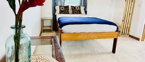 Estudio Deluxe, vistas al jardín | Espacio para trabajar con un portátil y wifi gratis