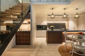 Dining - Lighthouse Peek- Central Byron Bay (Byron)