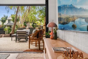 المنشأة من الداخل