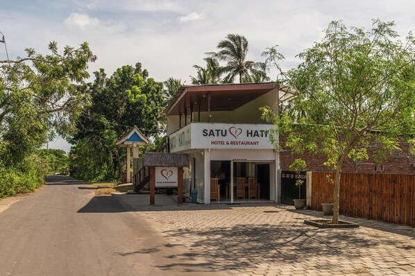 Front of property - Satu Hati Hotel and Restaurant (Jerowaru)
