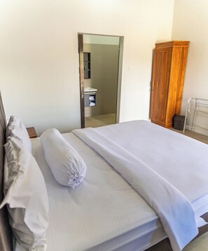 Double Room, Courtyard View | Desk, laptop workspace, free WiFi
