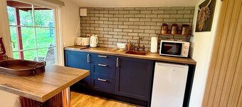 Rustic Roost: Countryside, Warm Cabin w/ Countryside Views & King Bed