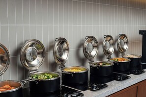 Petit déjeuner buffet servi tous les jours en supplément