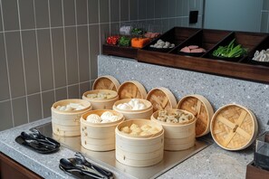 Desayuno buffet todos los días (CNY 48 por persona) 