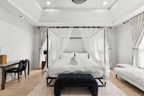 3 habitaciones, tabla de planchar con plancha, wifi y ropa de cama 