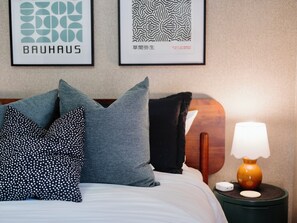 3 habitaciones, tabla de planchar con plancha, wifi y ropa de cama 