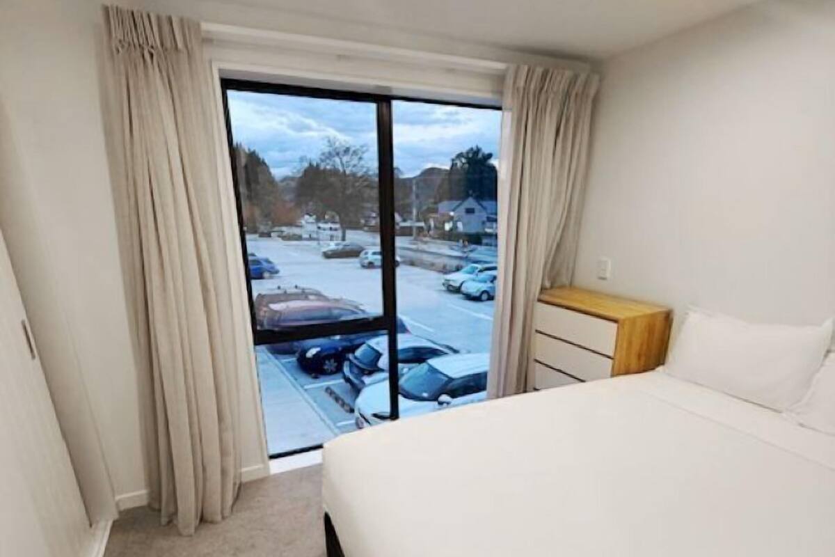 Desk, laptop workspace, free WiFi, bed sheets