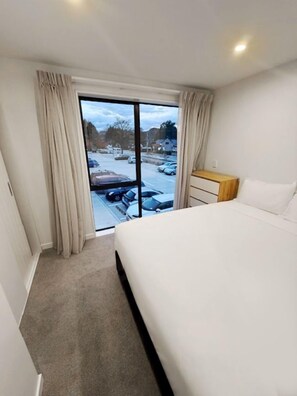 Desk, laptop workspace, free WiFi, bed sheets