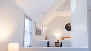 2 chambres, bureau, fer et planche Ă repasser, lit parapluie