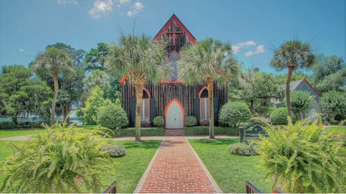 New to market! Lowcountry Luxe: 3-bedroom gem near historic Old Town Bluffton!