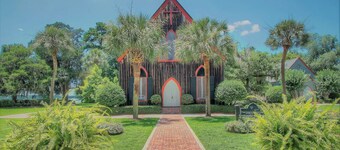 New to market! Lowcountry Luxe: 3-bedroom gem near historic Old Town Bluffton!