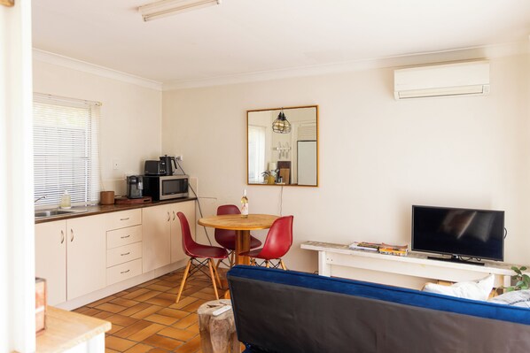 Interior - Rustic, cosy one bedroom guesthouse. Just a short walk to Umina Beach! (Umina Beach)
