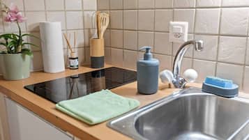 Stovetop, coffee/tea maker, toaster, highchair