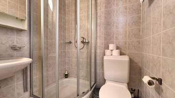 SĂšche-cheveux, serviettes fournies