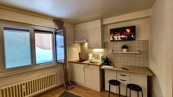 Frigorifero, piano cottura, macchina per tè/caffè, tostapane