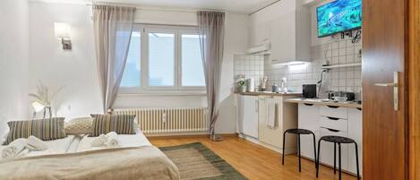 Bügeleisen/Bügelbrett, Reisekinderbett, WLAN, Bettwäsche