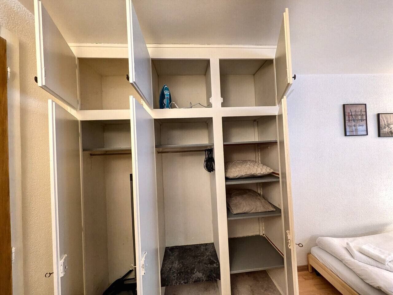 Strykejern/-brett, reiseseng for barn, wi-fi og sengetøy