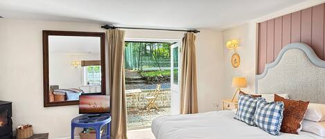 1 habitación, tabla de planchar con plancha, internet y ropa de cama