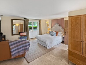 1 bedroom, iron/ironing board, internet, bed sheets