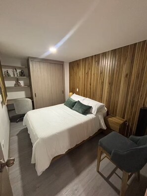 2 habitaciones, tabla de planchar con plancha, wifi y ropa de cama