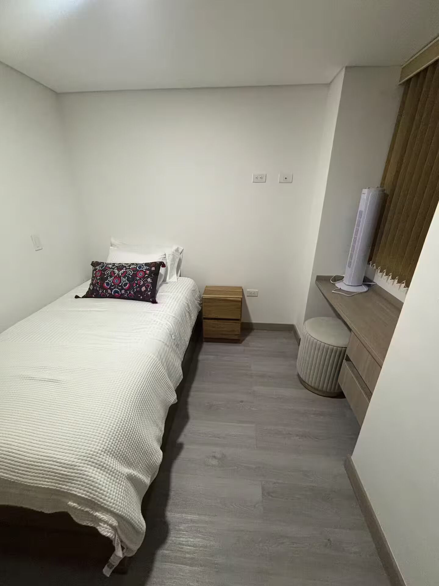 2 habitaciones, tabla de planchar con plancha, wifi y ropa de cama 