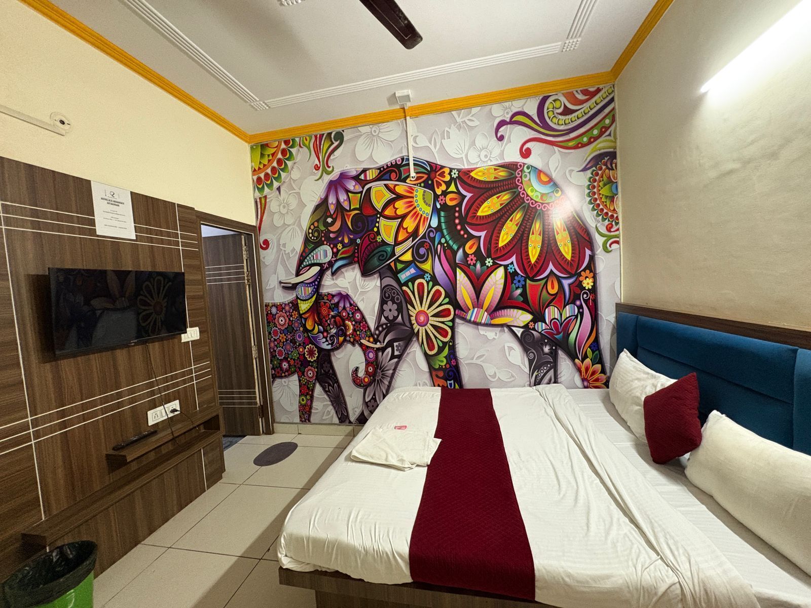 Deluxe Double Room | Hypo-allergenic bedding, down duvets, desk, rollaway beds