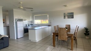 Fridge, microwave, oven, dishwasher - 3/36 Manooka Drive - Rainbow Beach (Rainbow Beach)