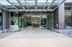 تفاصيل الفندق من الخارج