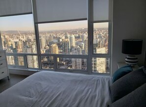 2 عدّة غرف نوم وواي فاي مجانًا وملاءات أسرّة