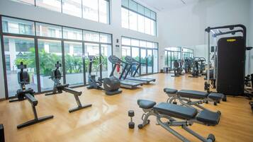 Apartamento superluxo, 1 quarto, vista para a cidade | Sala de fitness
