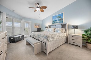 3 bedrooms, iron/ironing board, WiFi, bed sheets - Gulf Sands – 3BR Steps to Pool & Private Beach (Englewood)