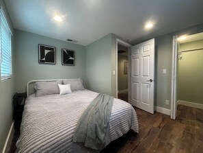 3 bedrooms, iron/ironing board, WiFi, bed sheets - Inland Escape - Centrally Located (Jacksonville)