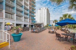 Outdoor dining - Oceanfront One-Bedroom Condo with Stunning Paradise Views (Myrtle Beach)