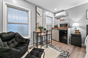 Living area - Great Design & Central Location! Blocks from SOFI! (Inglewood)