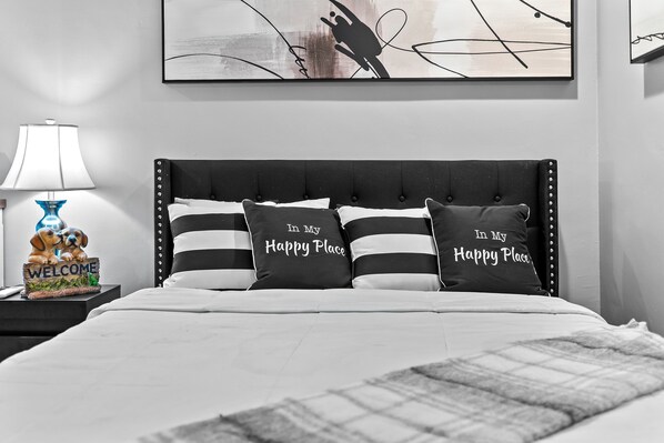 1 bedroom, iron/ironing board, WiFi, bed sheets - Great Design & Central Location! Blocks from SOFI! (Inglewood)