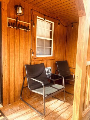 Terrace/patio - Stay in our cozy quiet country getaway just minutes from the Current River (Van Buren)